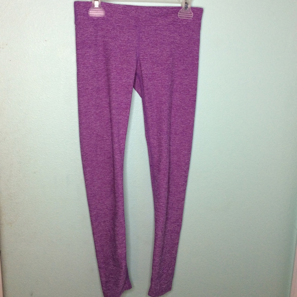 TIGHT FITTED PURPLE LEGGINGS!